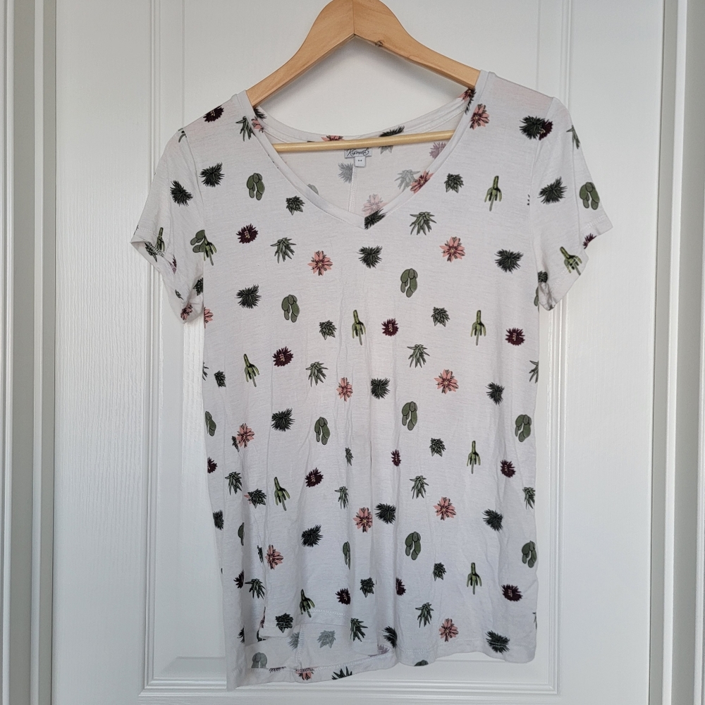 Size small Kismet tee shirt